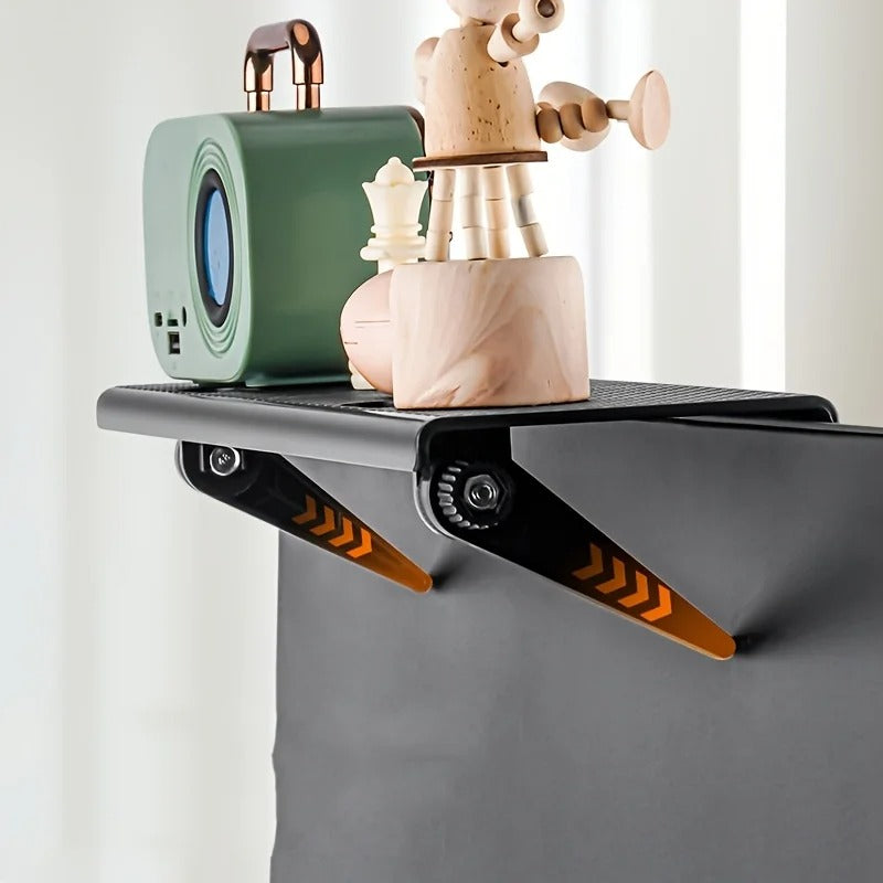 Usage de l'étagère de bureau noire de petite taille